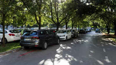 - nepravilno parkirana vozila v &Scaron;tepanjskem naselju,- 19.09.2025. - Civilna iniciativa Info točka &Scaron;tepanjsko naselje, kjer zbirajo informacije o zadovoljstvu bivanja v &Scaron;tepanjskem naselju v Ljubljani.//FOTO: Bojan Velikonja