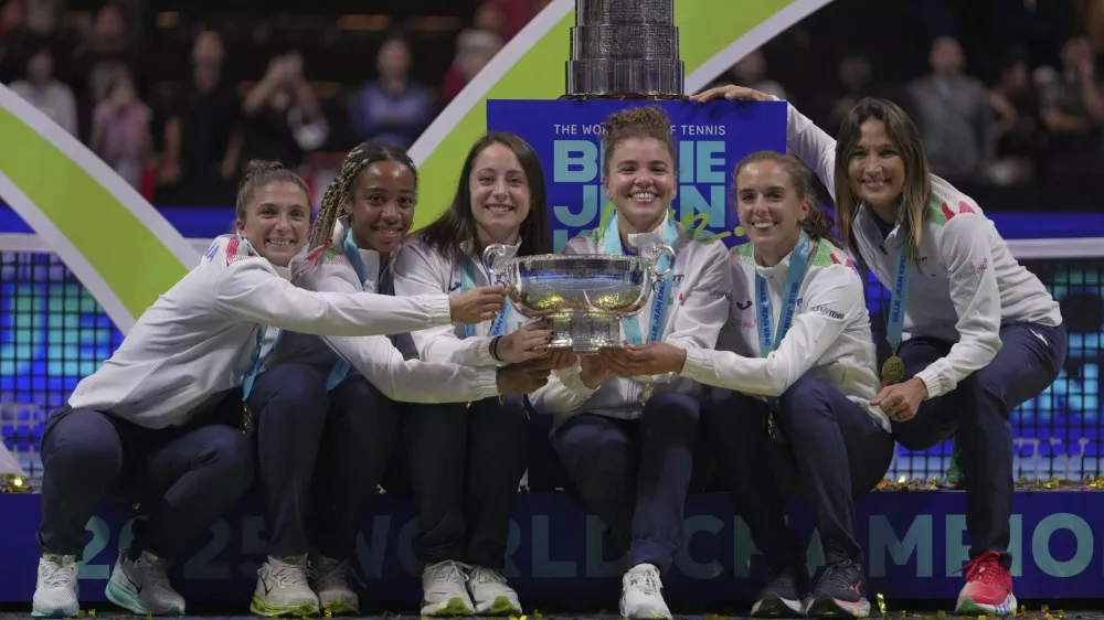 Italy's tennis team pose with the trophy on podium after winning the Billie Jean King Cup final against the United States, at the Shenzhen Bay Sports Center Arena, in Shenzhen, China's Guangdong province, Sunday, Sept. 21, 2025. (AP Photo/Andy Wong)