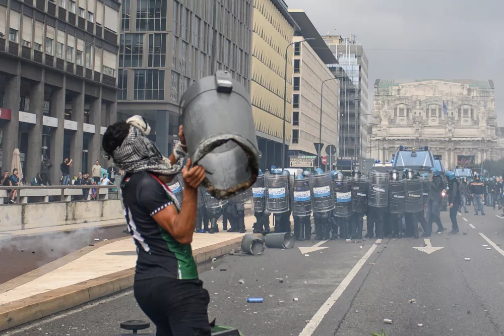 22 September 2025, Italy, Milan: A&nbsp;demonstrator throws an object towards Police forces during clashes at a pro-palestine demonstration in Milan. A nationwide strike in solidarity with the people of Gaza caused disruptions across Italy on Monday. Photo: Claudio Furlan/LaPresse via ZUMA Press/dpa