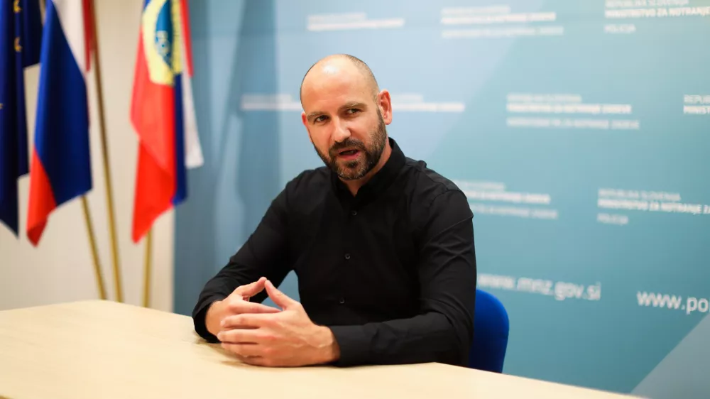 - 22.09.2021 - Robert Tekavec, vi&scaron;ji kriminalistični in&scaron;pektor specialist - vodja Oddelka za mladoletni&scaron;ko kriminaliteto na Upravi kriminalistične policije //FOTO: Bojan Velikonja