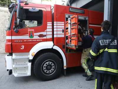 - 06.07.2022 - Gasilsko dru&scaron;tvo Ljubljana mesto - gasilci, Poljanski nasip 42//FOTO: Luka Cjuha