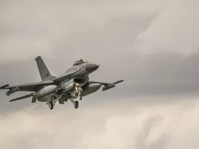 Voja&scaron;ko letalo. simbolična.