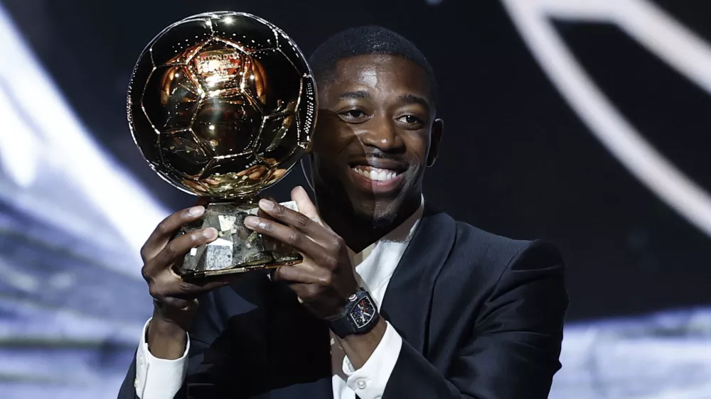 Soccer Football - Ballon d'Or - Theatre du Chatelet, Paris, France - September 22, 2025 Paris St Germain's Ousmane Dembele celebrates after winning the men's Ballon d'Or award REUTERS/Benoit Tessier