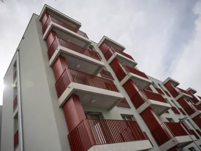 Novo mesto, naselje Podbreznik. Odprtje soseske s 186 javnimi najemnimi stanovanji, ki jo je odprl Stanovanjski sklad RS skupaj z Mestno občino Novo mesto. (Foto: Bo&scaron;tjan Podlogar/STA)