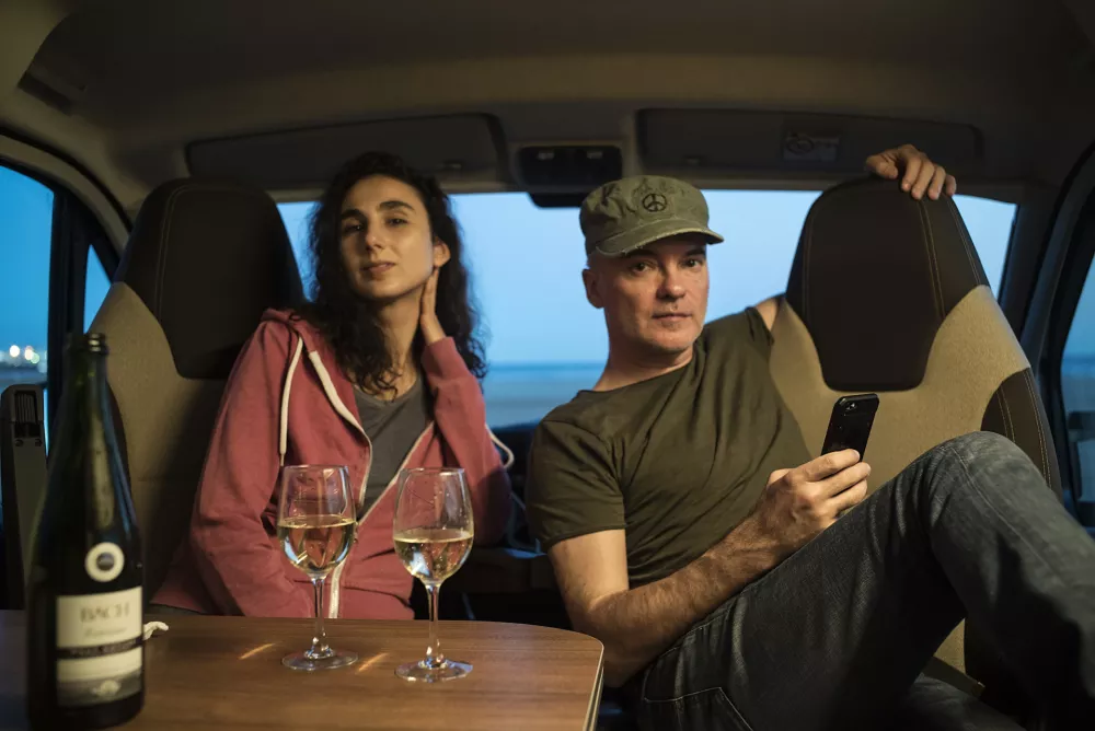 Elena Stancu, novinarka, inCosmin Bumbuț, fotograf v njunem kombiju v &Scaron;paniji leta 2019 / Foto: Cosmin Bumbutz