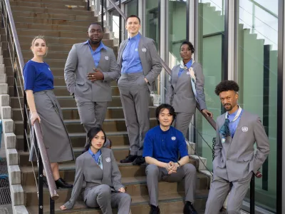 Vodiči, ki so tudi obrazi ZN, imajo zdaj oblačila, na katera so lahko ponosni &ndash; pripovedujejo zgodbo o trajnosti, vključevanju, inovacijah in ustvarjalnosti. F Agaton Strom