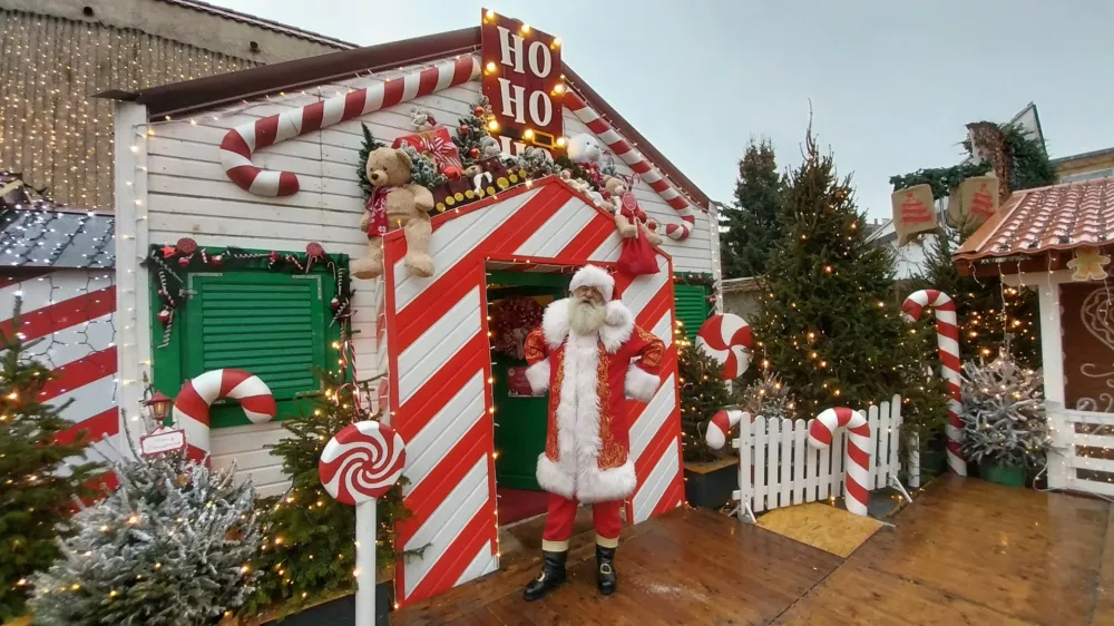 Zagotovo eden najbolj&scaron;ih n najbolj avtentičnih Božičkov, ki verjame, da so vsi otroci pridni. / Foto: Vesna Levičnik