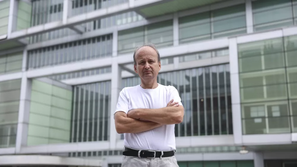 - 08.07.2024 - Gregor Ficko, &scaron;ef zbornice za gradbeni&scaron;tvo pri GZS  //FOTO: Jaka GasarOPOMBA: ZA OBJEKTIV - INTERVJU