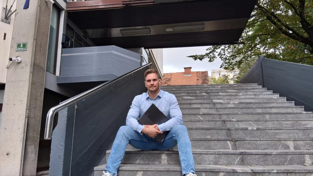 Slovenec, ki podira meje: doktor znanosti, glasbenik in prvak v dvigovanju uteži