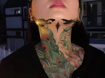 Vrhunski umetniki zmagujejo na mednarodnih tekmovanjih, stranke pa prihajajo celo iz tujine, da bi se tetovirale pri njih. Foto: Red Waikiki