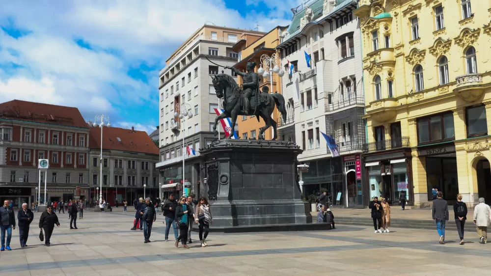 - Trg Bana Jelačiča.- 17.04.2024. - Parlkamentarne volitve na Hrva&scaron;kem 2024, ki prvič potekajo sredo, ki je zaradi volitev dela prost dan.//FOTO: Bojan Velikonja
