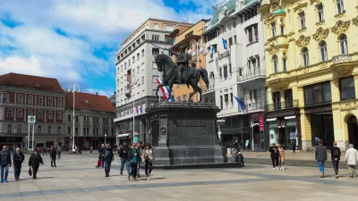 - Trg Bana Jelačiča.- 17.04.2024. - Parlkamentarne volitve na Hrvaškem 2024, ki prvič potekajo sredo, ki je zaradi volitev dela prost dan.//FOTO: Bojan Velikonja
