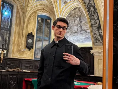 Alberto Ravagnani, duhovnik iz Italije, se je zna&scaron;el v sredi&scaron;ču &scaron;kandala, potem ko je na Instagramu objavil reklamo za prehranske dodatke. Foto: Instagram