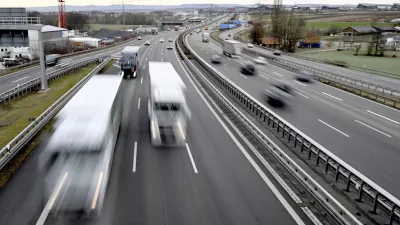 10 December 2021, Baden-Wuerttemberg, Stuttgart: Trucks and cars drive over the Autobahn 8 near Lenfelden-Echterdingen (wiping effect due to long exposure). Photo by: Bernd Wei'brod/picture-alliance/dpa/AP Images