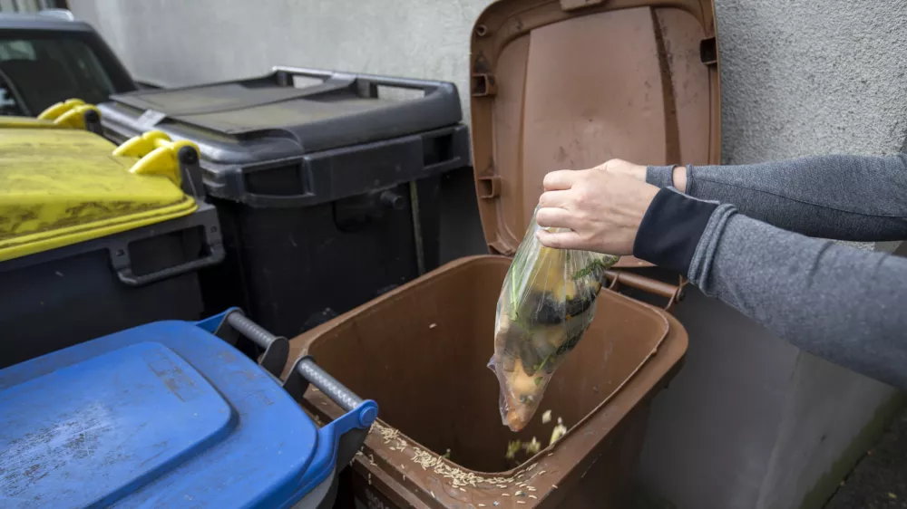 - 23.7.2018 - Komunalno podjetje Snaga, smetnjak, odpadki, smetiFoto: Matjaž Ru&scaron;t