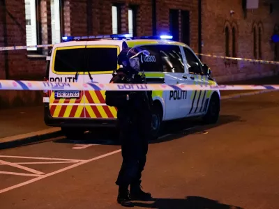 An armed police officer stands guard on a street after reports of an explosion in Oslo, Norway September 23, 2025. NTB/Terje Pedersen via REUTERS  ATTENTION EDITORS - THIS IMAGE WAS PROVIDED BY A THIRD PARTY. NORWAY OUT. NO COMMERCIAL OR EDITORIAL SALES IN NORWAY.