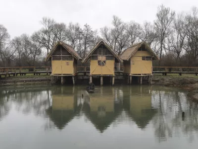 - koli&scaron;čarska naselbina Morostig &ndash; hi&scaron;a narave in koli&scaron;č. - 01.12.2022 &ndash; IG &ndash; Interpretacijski center - odprtje razstave in koli&scaron;čarske naselbine - zaključek operacije Interpretacija biotske raznovrstnosti in dedi&scaron;čine koli&scaron;č na Ljubljanskem barju (Na-kolih) //FOTO: Jaka Gasar