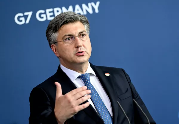 FILED - 01 June 2022, Berlin: Croatian Prime Minister Andrej Plenkovic speaks during a press conference. Photo: Britta Pedersen/dpa