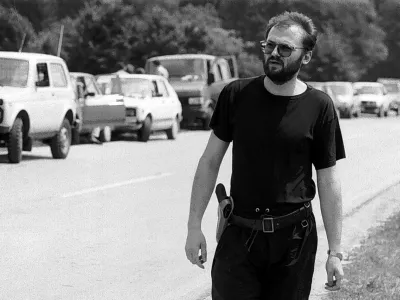 Jelko Kacin na letali&scaron;ču Brnik jun./jul. 91osamosvojitev Slovenije