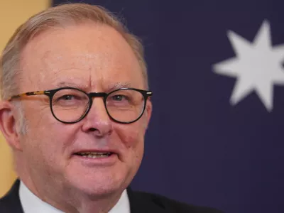 Australia's Prime Minister Anthony Albanese speaks to Prime Minister Keir Starmer, inside 10 Downing Street in London, Friday, Sept. 26, 2025. (AP Photo/Alberto Pezzali, Pool)