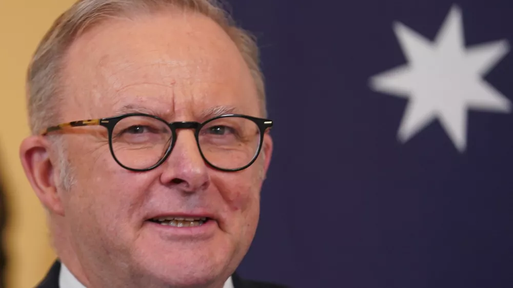 Australia's Prime Minister Anthony Albanese speaks to Prime Minister Keir Starmer, inside 10 Downing Street in London, Friday, Sept. 26, 2025. (AP Photo/Alberto Pezzali, Pool)