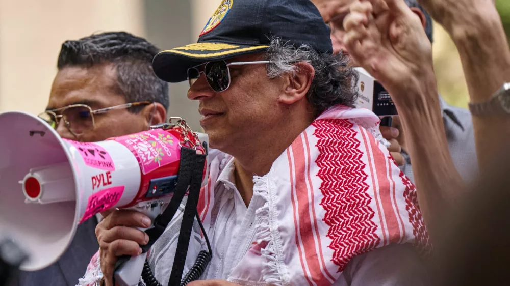 Colombian President Gustavo Petro addresses pro-Palestinian demonstrators at Dag Hammarskjold Plaza outside U.N. headquarters during the 80th United Nations General Assembly in New York City, U.S., September 26, 2025. REUTERS/Bing Guan   TPX IMAGES OF THE DAY