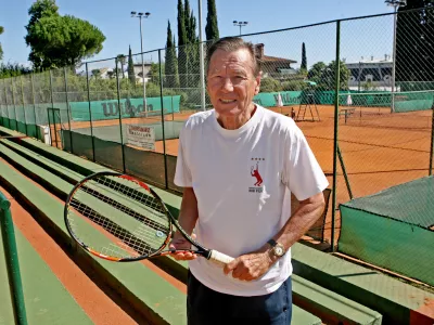 - 21.09.2015 - Nikola Pilić, nekdanji hrva&scaron;ki tenisač - finalist OP Francije (1973), ki je po koncu kariere deloval kot trener in postal prvi kapetan, ki je osvojil Davisov pokal s tremi različnimi državami, Nemčijo v letih 1988, 1989 in 1993, Hrva&scaron;ko leta 2005 ter Srbijo leta 2010. - nekdanji trener Novaka Đokovića, //FOTO: Tomaž Skale