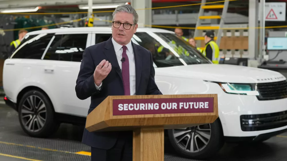 07 April 2025, United Kingdom, Birmingham: UK&nbsp;Prime Minister Keir Starmer speaks during a visit to Jaguar Land Rover facility in Birmingham. Photo: Kirsty Wigglesworth/PA Wire/dpa