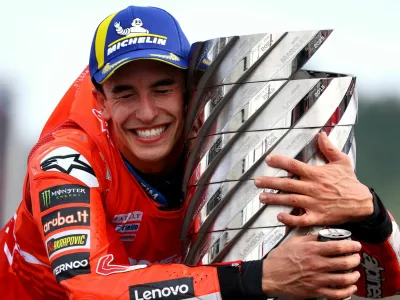 MotoGP - Japanese Grand Prix - Mobility Resort Motegi, Motegi, Japan - September 28, 2025 Ducati Lenovo Team's Marc Marquez celebrates with the trophy after winning the 2025 MotoGP World Championship REUTERS/Kim Kyung-Hoon   TPX IMAGES OF THE DAY