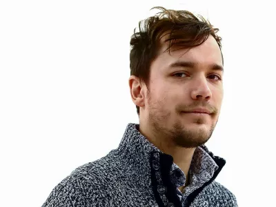 Urban Su&scaron;nik- Redakcija Dnevnik 2024 - portreti za komentarje in kolumne - kolumnisti - komentatorji &ndash; novinarji - portret //FOTO: Luka Cjuha