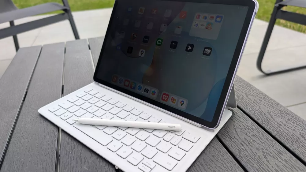 Huaweijeva tablica matepad 11.5 pride v paketu s tipkovnico, pisalo pa je treba dokupiti.