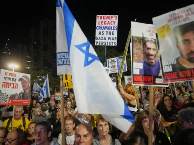 Relatives and supporters of Israeli hostages held in the Gaza Strip attend a rally demanding their release from Hamas captivity and calling for an end to the war, in Tel Aviv, Israel, Saturday, Sept. 27, 2025. (AP Photo/Ariel Schalit)