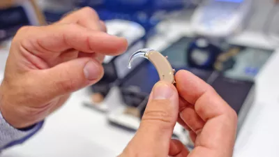 slu&scaron;ni aparat - Poslovalnica Widex d.o.o., slu&scaron;ni aparati - poslovalnica v Ljubljani - Resljeva cesta 32 - specializirano podjetje, ki v Sloveniji z najdalj&scaron;o tradicijo skrbi za dobavo, kakovostno oskrbo in servisiranje slu&scaron;nih aparatov     //FOTO: Tomaž Zajel&scaron;nik