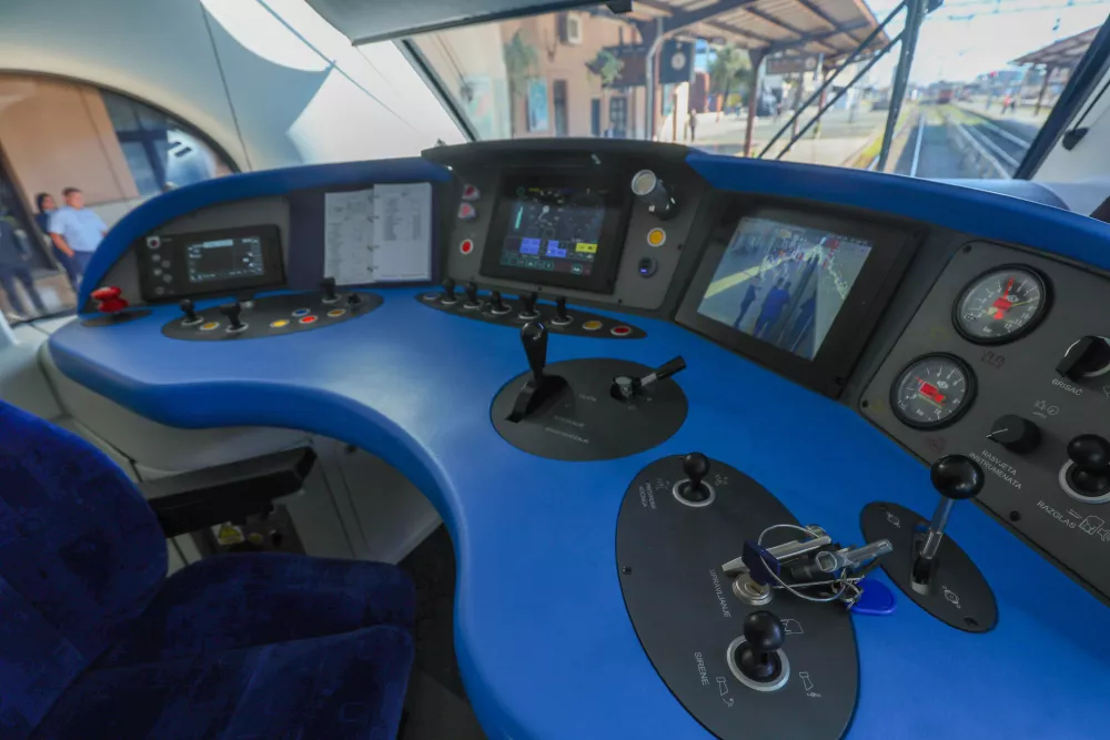 29.09.2025., Zagreb - Glavni kolodvor. Potpredsjednik Vlade i ministar mora, prometa i infrastrukture Oleg Butkovic sudjelovao je na pustanju u promet prvog baterijskog vlaka. Pustanje u promet novog vlaka obiljezeno je redovnom voznjom na relaciji Zagreb &ndash; Vrbovec &ndash; Bjelovar. Photo: Sanjin Strukic/PIXSELL