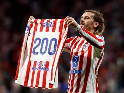 Soccer Football - UEFA Champions League - Atletico Madrid v Eintracht Frankfurt - Riyadh Air Metropolitano, Madrid, Spain - September 30, 2025 Atletico Madrid's Antoine Griezmann celebrates scoring their third goal to reach two hundred goals for Atletico Madrid REUTERS/Susana Vera   TPX IMAGES OF THE DAY