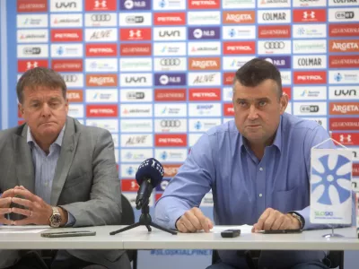 -Matjaž &Scaron;arabon, vodja panoge za alpsko smučanje pri SZS.- Jenez Bijol, predsednik panoge za alpsko smučanje pri SZS.- 23.05.2024. - Novinarska konferenca predsednika panoge za alpsko smučanje Janeza Bijola in vodje panoge Matjaža &Scaron;arabona. Predstavila sta sklepe seje odbora panoge in sestave reprezentanc v alpskem smučanju za novo sezono. //FOTO: Bojan Velikonja