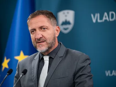 Ljubljana, vlada.Novinarska konferenca po redni tedenski seji vlade.Minister za finance Klemen Bostjancic.
