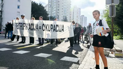 29.09.2025 Protest prebivalcev Savskega naselja na Linhartovi censti - Civilna iniciativa Savsko naselje in PLAC - Participativna Ljubljanska Avtonomna Cona - protestni shod Savčank in Savčanov, pa tudi drugih enakomislečih some&scaron;čanov. FotoNik Erik Neubauer