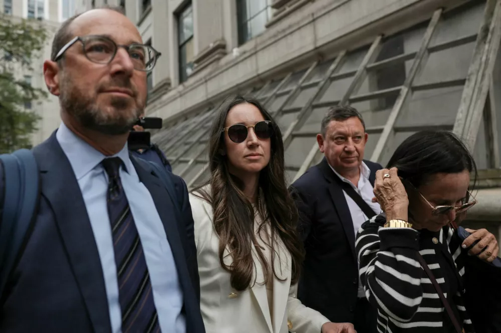 Charlie Javice leaves Manhattan federal court after being sentenced to 85 months in prison for defrauding JPMorgan Chase & Co., in New York City, U.S., September 29, 2025. REUTERS/Jeenah Moon