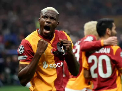Soccer Football - UEFA Champions League - Galatasaray v Liverpool - Rams Park, Istanbul, Turkey - September 30, 2025 Galatasaray's Victor Osimhen celebrates scoring their first goal REUTERS/Umit Bektas   TPX IMAGES OF THE DAY