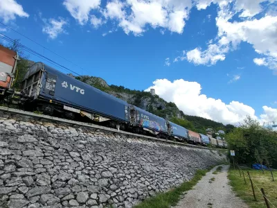 Podpeč, proga Koper-Pre&scaron;nica iz leta 1967 (Koper-Divača), sedanji tir  / Foto: Katja Gle&scaron;čič 
