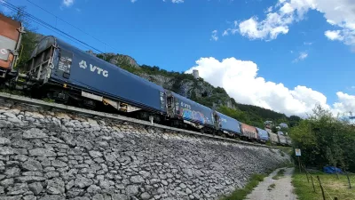 Podpeč, proga Koper-Pre&scaron;nica iz leta 1967 (Koper-Divača), sedanji tir  / Foto: Katja Gle&scaron;čič 