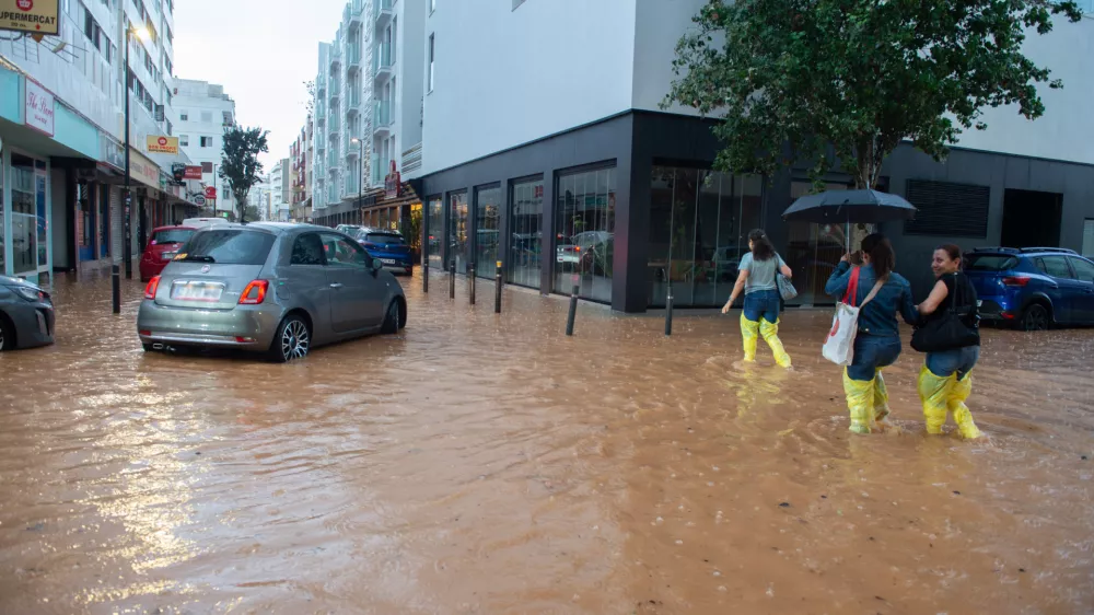 30 September 2025, Spain, Ibiza: People walk along a flooded street in the Balearic city of Ibiza after a heavy rainfall. Photo: Germ&aacute;n Lama/EUROPA PRESS/dpa