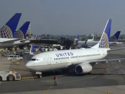 A United Airlines airplane is towed to a gate after arriving at Newark Liberty International Airport in Newark, New Jersey, June 18, 2011. A United Airlines computer problem caused system-wide cancellations Friday evening, forcing passengers to be stranded across the U.S. on Saturday. REUTERS/Gary Hershorn (UNITED STATES - Tags: TRANSPORT)