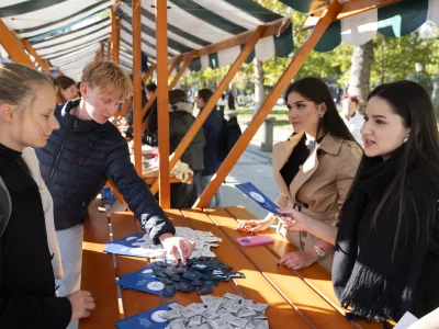 &scaron;tudenti01.10.2025 - tradicionalni Pozdrav brucem, ki ga pripravlja Univerza v Ljubljani skupaj s &Scaron;tudentskim svetom Univerze v LjubljaniFOTO: Nik Erik Neubauer