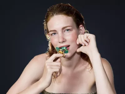 Simbolična. duda za odrasle.