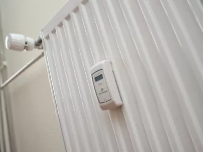 - centralno ogrevanje - delilnik stro&scaron;kov toplote - daljinsko odcitavanje vrednosti porabe -merilec - radiator //FOTO: Tomaž Zajel&scaron;nik