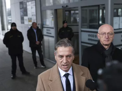 - 04.12.2024 - predsednik vlade Robert Golob je bil vabljen na zasli&scaron;anje na KPK - v sklopu preiskave o domnevnih političnih pritiskih na delo policije zasli&scaron;ala predsednika vlade Roberta Goloba in več prič. Med njimi so tudi nekdanja notranja ministrica Tatjana Bobnar, biv&scaron;i vr&scaron;ilec dolžnosti generalnega direktorja policije Bo&scaron;tjan Lindav, aktualna državna sekretarka na notranjem ministrstvu Tina Heferle in biv&scaron;i državni sekretar na tem ministrstvu Branko Lobnikar//FOTO: Jaka Gasar