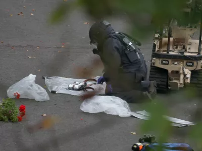 A bomb disposal technician secures evidence at the scene, after a report of an incident in which a car was driven at pedestrians and a stabbing attack outside a synagogue, in north Manchester, Britain, October 2, 2025. REUTERS/Hannah McKay