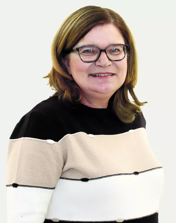 Meta Černoga- Redakcija Dnevnik 2024 - portreti za komentarje in kolumne - kolumnisti - komentatorji &ndash; novinarji - portret //FOTO: Luka Cjuha / Foto: Luka Cjuha